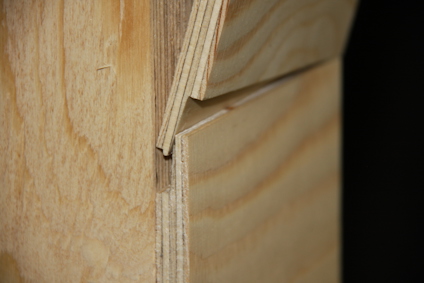 Väggmontage som visar falsens funktion.