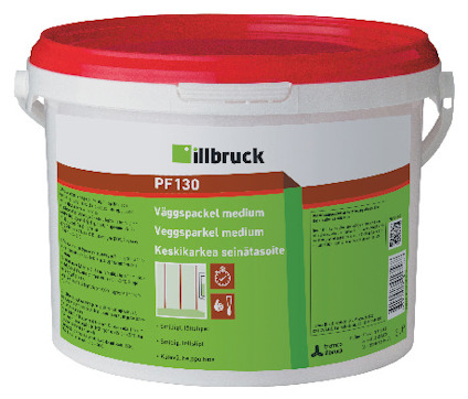 Vit plastbehållare med rött lock, etikett märkt med "illbruck" och produktinformation för Väggspackel PF130 Medium.