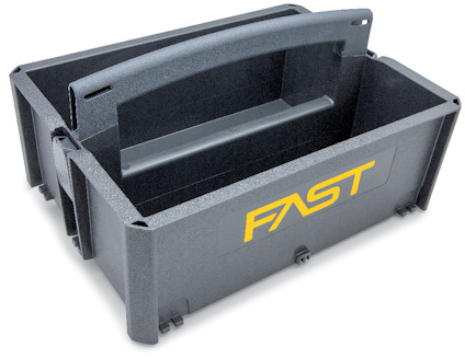 Svart verktygslåda i plast med handtag och texten "FAST" i gult på sidan.