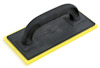 Svart och gul filtbräda med handtag i robust material.
