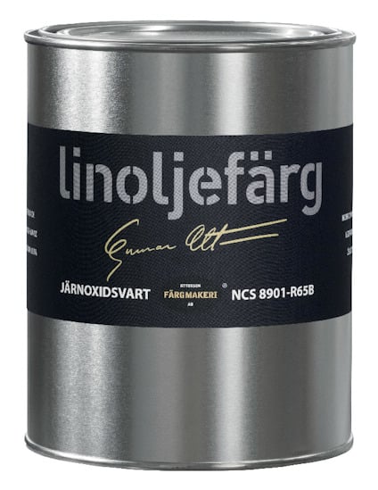 Burk med linoljefärg, etikett "linoljefärg JÄRNOXIDSVART NCS 8901-R65B".
